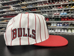 VTG 2000s Mitchell & Ness Chicago Bulls Retro 90s Logo Pinstripe Snapback Hat - Hype Stew Sneakers Detroit