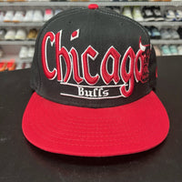 VTG 2000s New Era HWC Chicago Bulls Retro 80s Logo Spell Out Snapback Hat - Hype Stew Sneakers Detroit