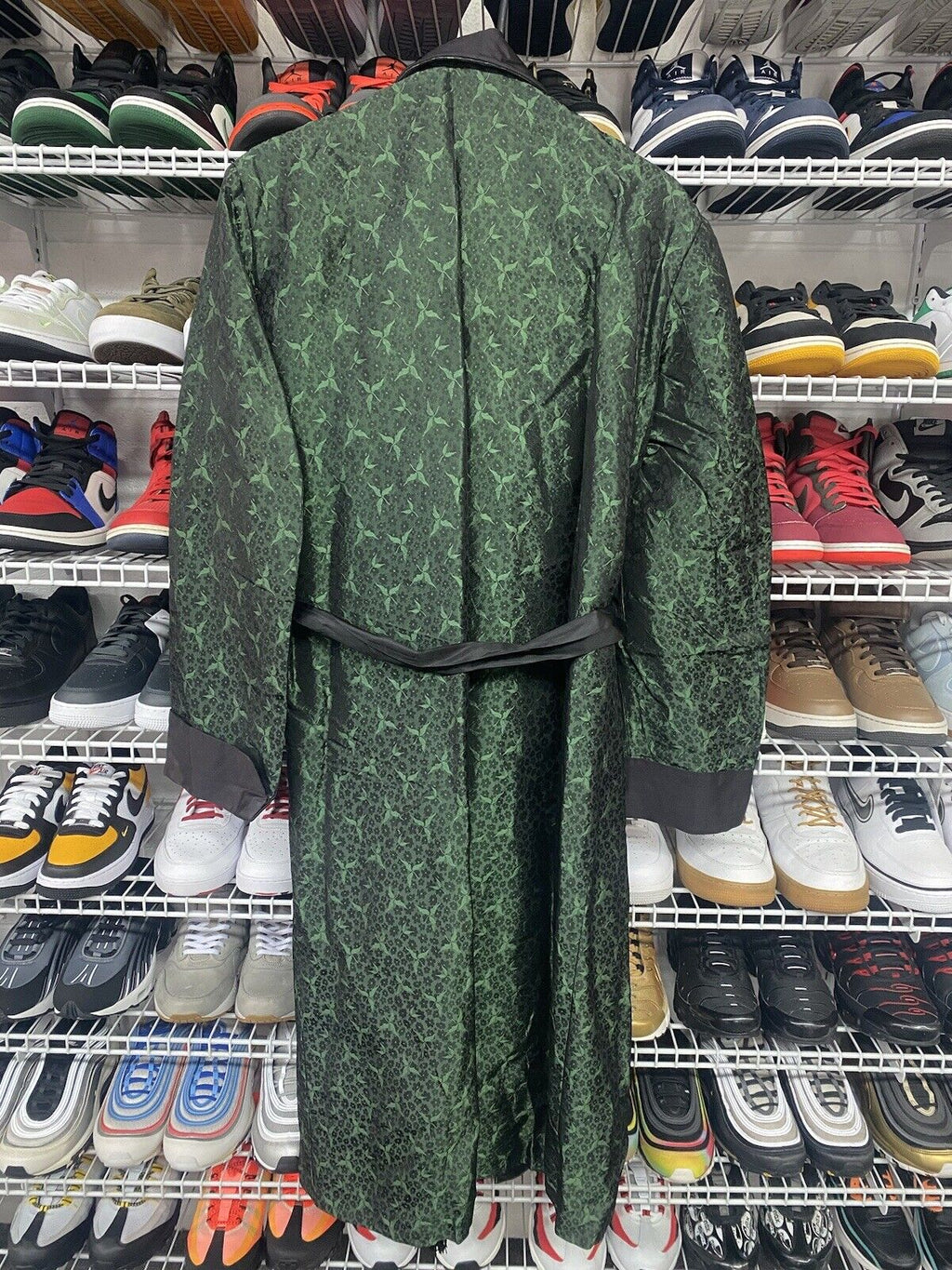 Vintage 70s Silk Paisley Smoking Robe Green And Black Size L/XL - Hype Stew Sneakers Detroit