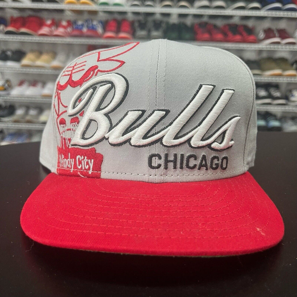 VTG 2000s New Era HWC Chicago Bulls Retro 90s  Grey Red Script Snapback Hat - Hype Stew Sneakers Detroit