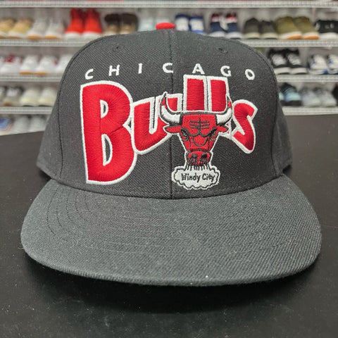 VTG 2000s 47 Brand Chicago Bulls Retro 90s Logo Spell Out Snapback Hat