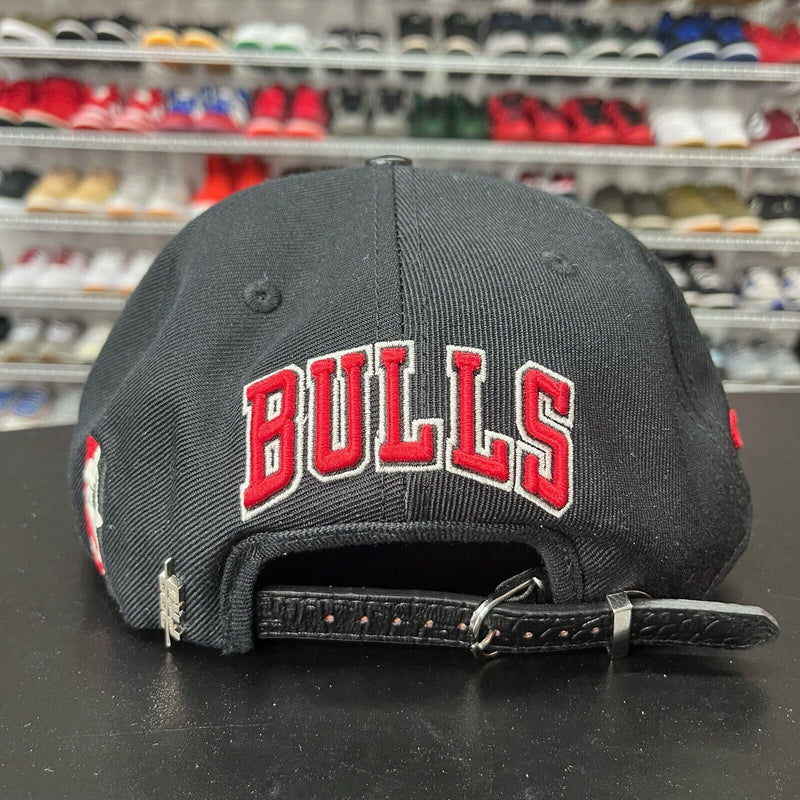 Pro Standard NBA Chicago Bulls Leather Trimmed Visor Black Strap Back Hat - Hype Stew Sneakers Detroit