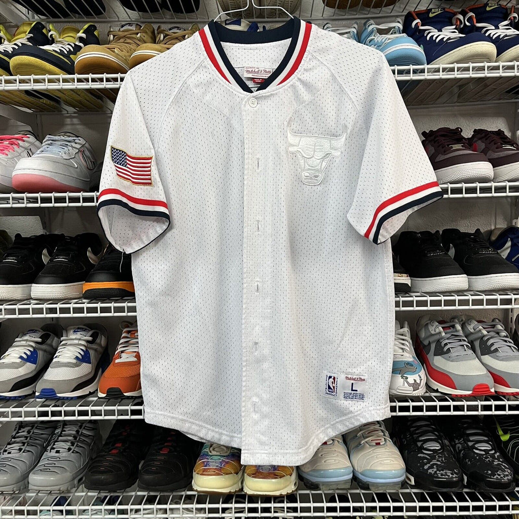 VTG 2000s Mitchell & Ness Chicago Bulls Seasoned Pro Button Up Shooting Shirt Lg - Hype Stew Sneakers Detroit