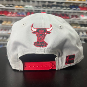 VTG 2000s New Era HWC Chicago Bulls Retro 90s  Grey Red Script Snapback Hat - Hype Stew Sneakers Detroit