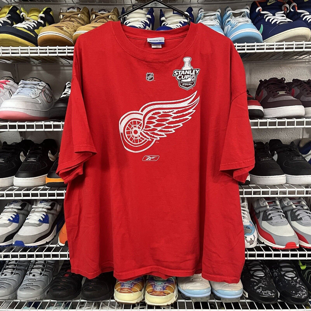 2000s Detroit Redwings Reebok Red Stanley Cup Champions Roster Graphic Shirt XL - Hype Stew Sneakers Detroit