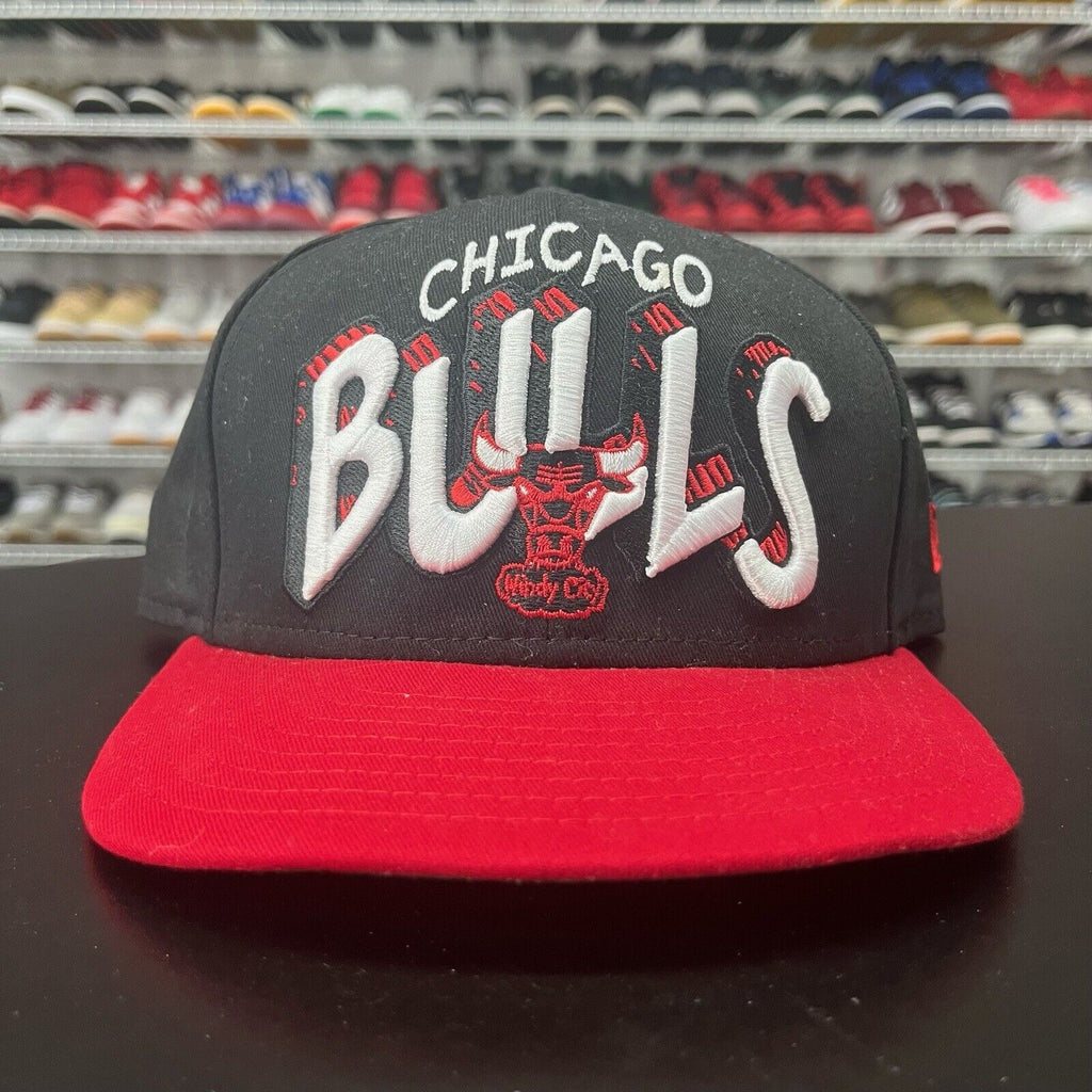 VTG 2000s New Era HWC Chicago Bulls Retro 90s  Spell Out Snapback Hat - Hype Stew Sneakers Detroit