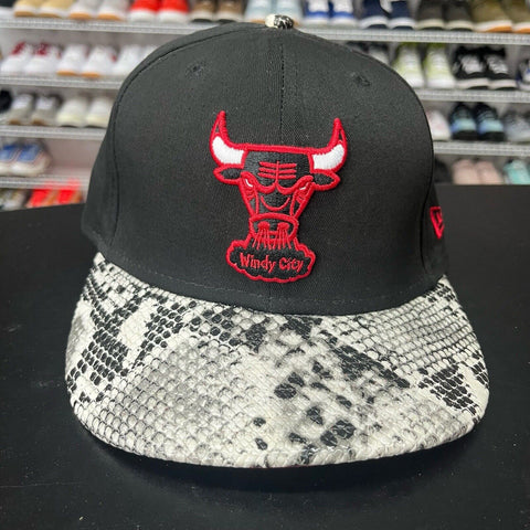 VTG 2000s New Era HWC Chicago Bulls Retro 90s Logo Snakeskin Brim Snapback Hat