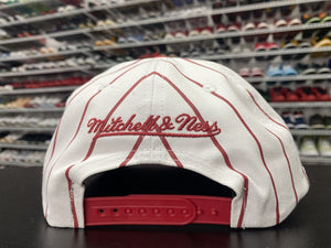 VTG 2000s Mitchell & Ness Chicago Bulls Retro 90s Logo Pinstripe Snapback Hat - Hype Stew Sneakers Detroit