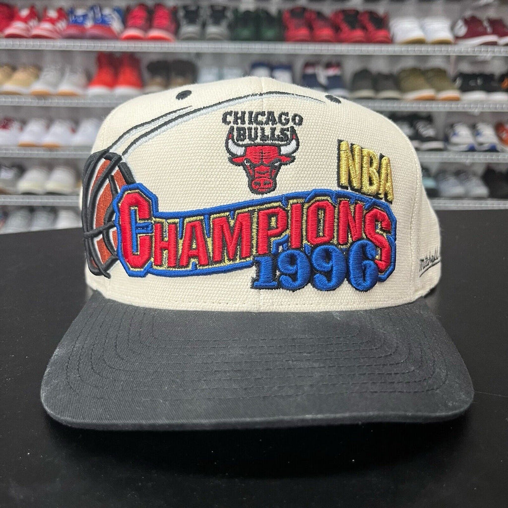VTG 2000s Mitchell & Ness Chicago Bulls Retro 90s 1996 NBA Champion Snapback Hat - Hype Stew Sneakers Detroit