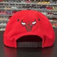 VTG 2000s Adidas Chicago Bulls Retro 90s Spell Out Red Snapback Hat - Hype Stew Sneakers Detroit