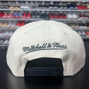 VTG 2000s Mitchell & Ness Chicago Bulls Retro 90s Hardwood Classics Snapback Hat - Hype Stew Sneakers Detroit