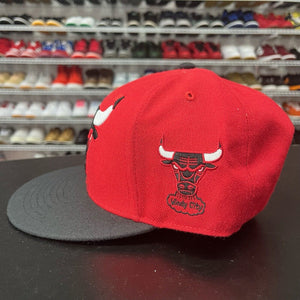 VTG 2000s 47 Brand Chicago Bulls Retro 90s Large Logo Red Snapback Hat - Hype Stew Sneakers Detroit