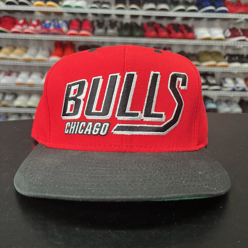 VTG 2000s Adidas Chicago Bulls Retro 90s Spell Out Red Snapback Hat - Hype Stew Sneakers Detroit