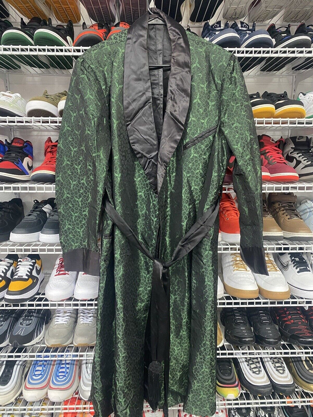 Vintage 70s Silk Paisley Smoking Robe Green And Black Size L/XL - Hype Stew Sneakers Detroit