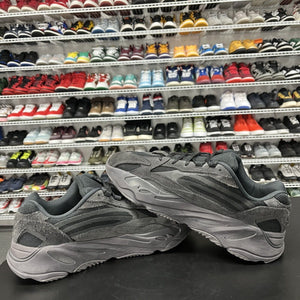 Adidas Yeezy Boost 700 V2 Vanta FU6684 Mens Size 10.5