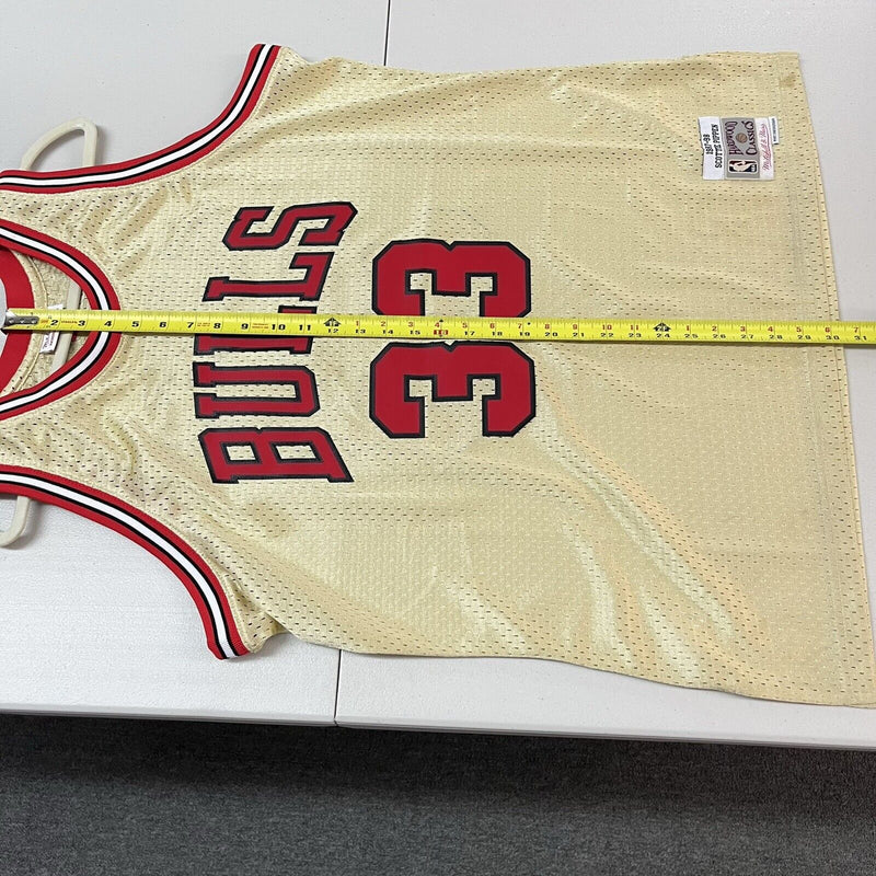 VTG Mitchell & Ness Chicago Bulls Scottie Pippen Gold Jersey Stitch 97-98 Sz XL - Hype Stew Sneakers Detroit