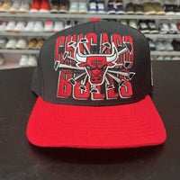 VTG 2000s Mitchell & Ness Chicago Bulls Retro 90s Shattered Glass Snapback Hat - Hype Stew Sneakers Detroit