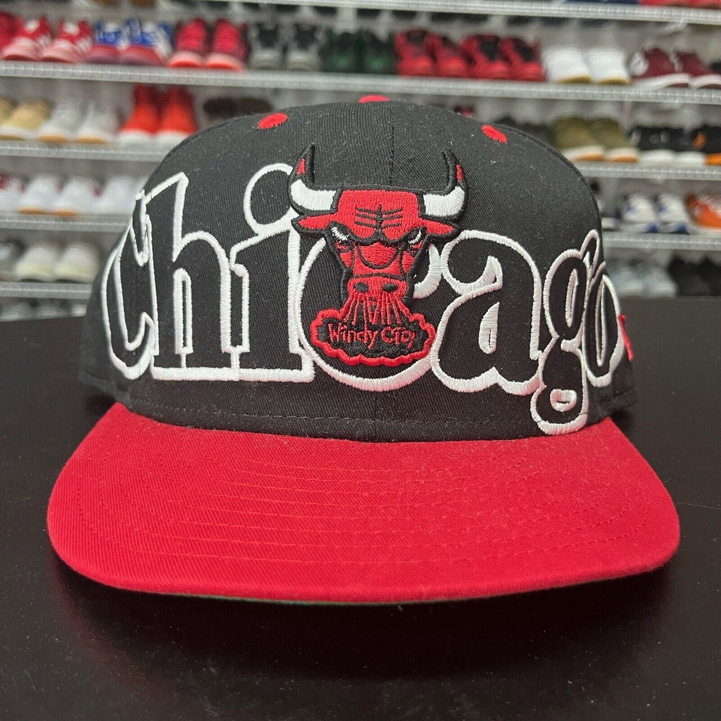 VTG 2000s New Era HWC Chicago Bulls Retro 90s  Spell Out Snapback Hat - Hype Stew Sneakers Detroit