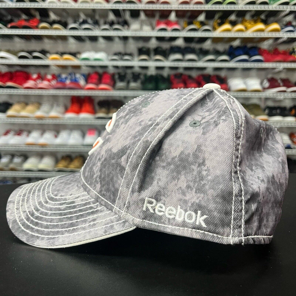 VTG 2000s Y2K Reebok Chicago Bears OnField Stretch Stone Wash Fitted Hat Sz L/XL - Hype Stew Sneakers Detroit