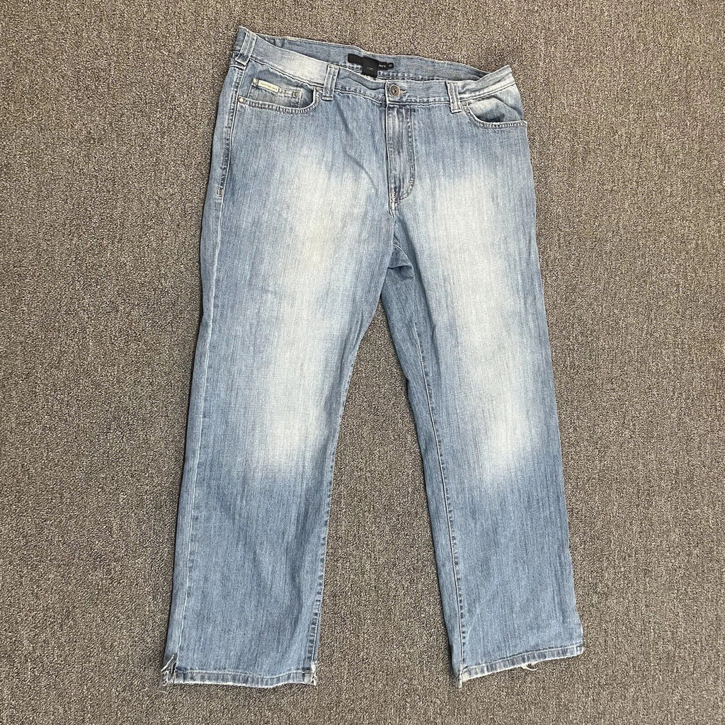 Vintage Calvin Klein Jeans Men's 40 Light Wash Easy Fit Straight Denim - Hype Stew Sneakers Detroit
