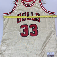 VTG Mitchell & Ness Chicago Bulls Scottie Pippen Gold Jersey Stitch 97-98 Sz XL - Hype Stew Sneakers Detroit