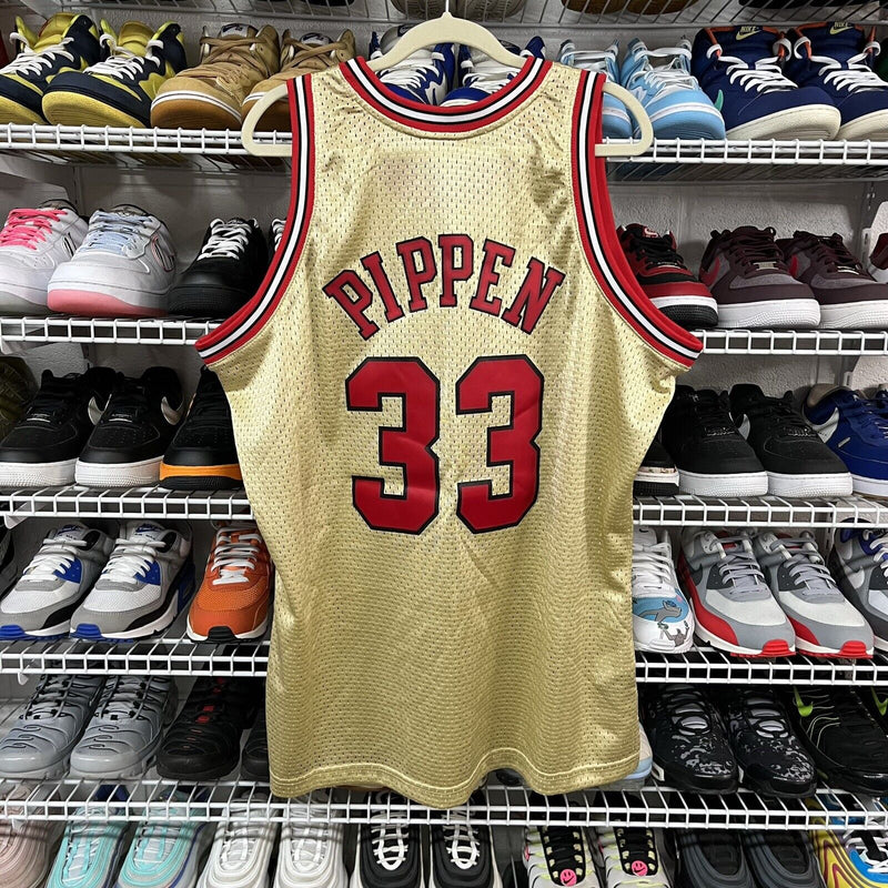 VTG Mitchell & Ness Chicago Bulls Scottie Pippen Gold Jersey Stitch 97-98 Sz XL - Hype Stew Sneakers Detroit