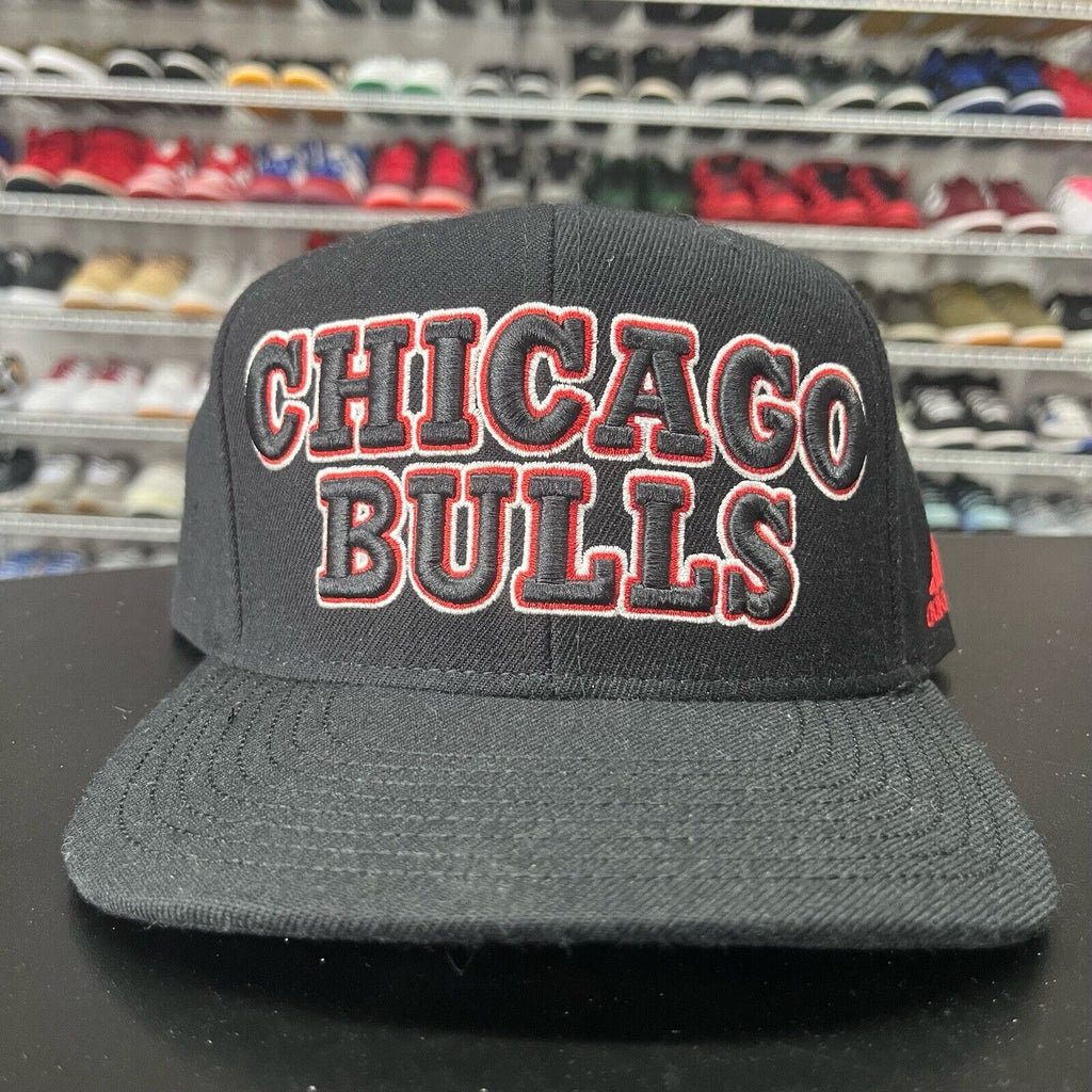 VTG 2000s Adidas Chicago Bulls Retro 90s Spell Out Snapback Hat - Hype Stew Sneakers Detroit