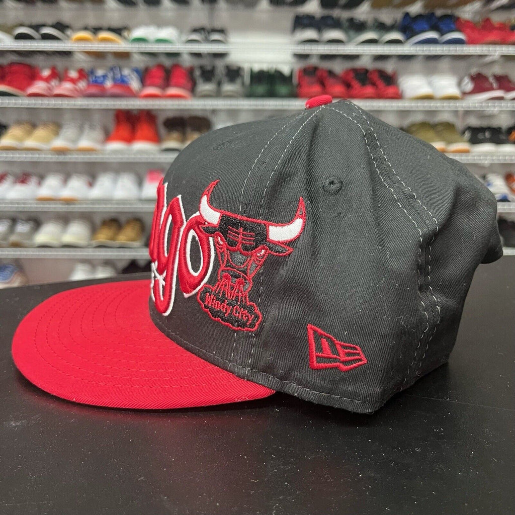 VTG 2000s New Era HWC Chicago Bulls Retro 80s Logo Spell Out Snapback Hat - Hype Stew Sneakers Detroit