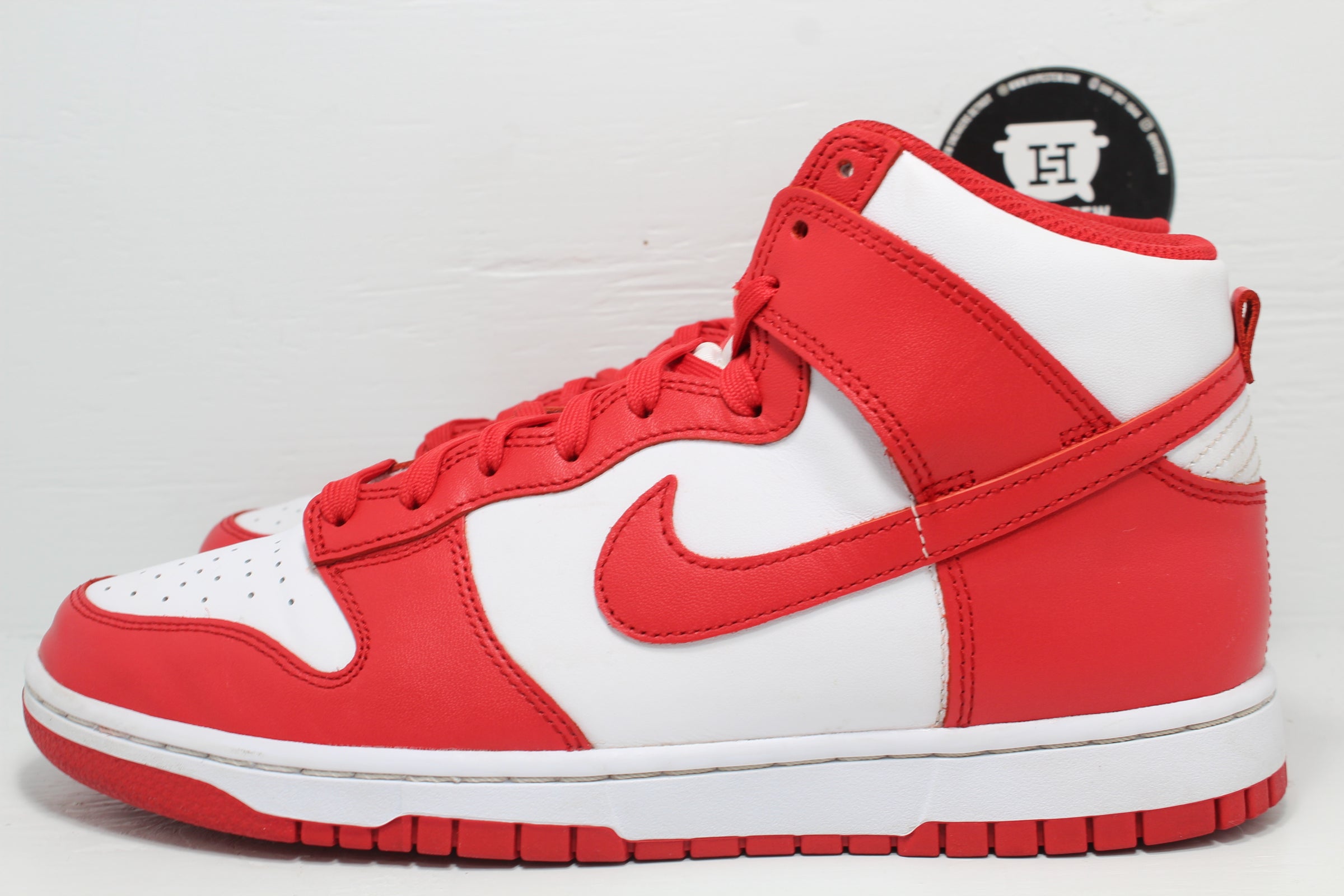 Nike Dunk High sneakers in white and red