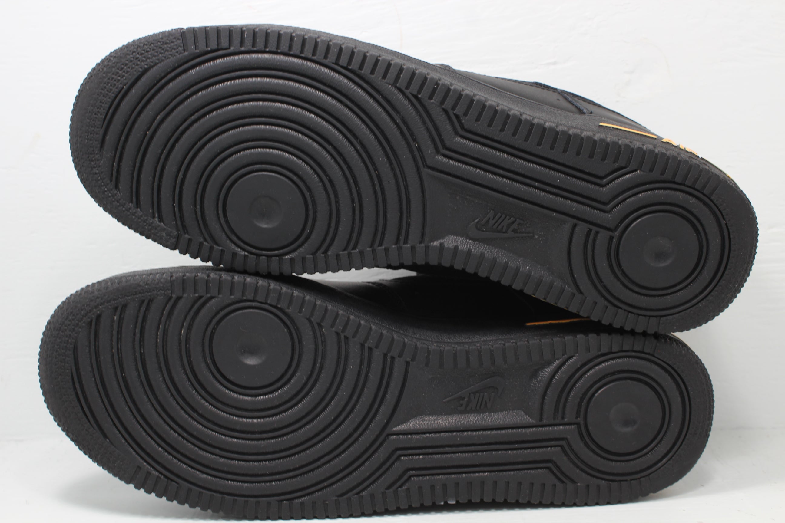 black & orange air force 1 lv8