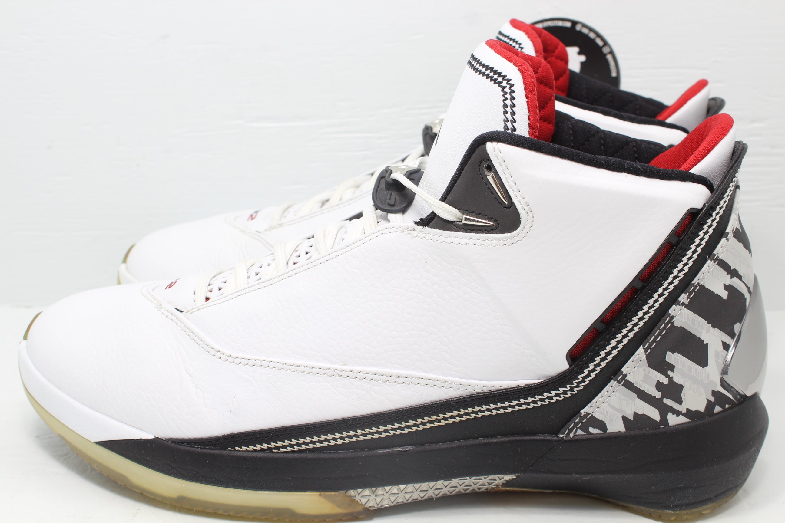 Nike Air Jordan XX2 (22) OG – White Varsity Red/Black
Men’s Size 12 Jordan 22 OG  main image 4