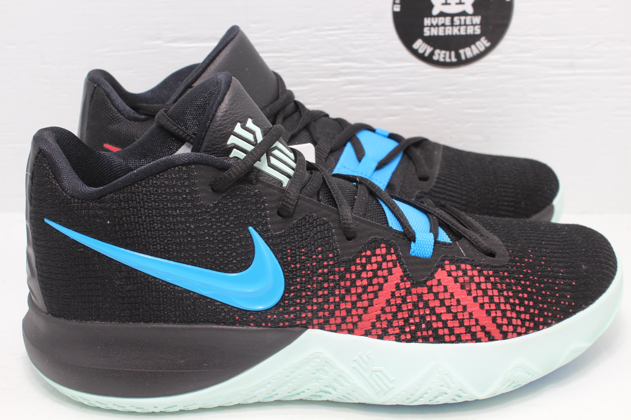 blue kyrie flytrap